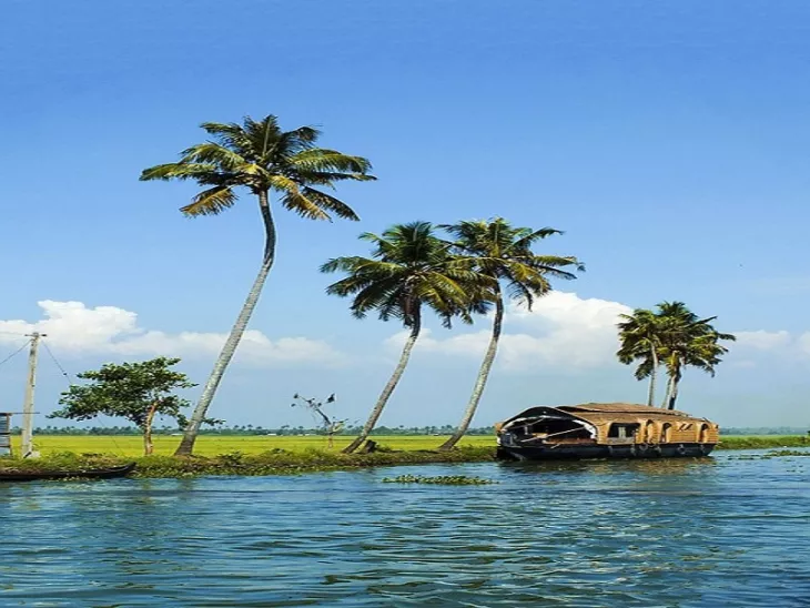 Kerala Backwaters Travel: Top Waterway Adventures for Your Honeymoon