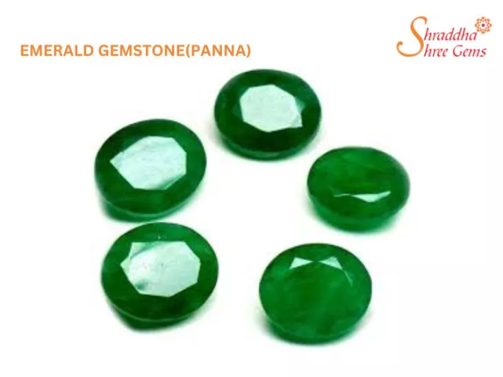 loose emerald gemstone