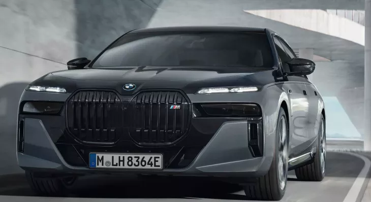 The BMW i7 xDrive60 has an all-wheel drive and 625 km of autonomy