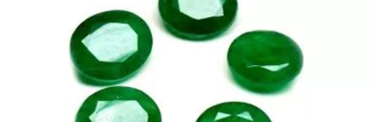 loose emerald gemstone